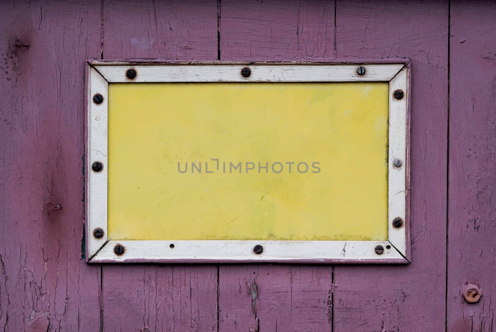 empty sign on a garage door