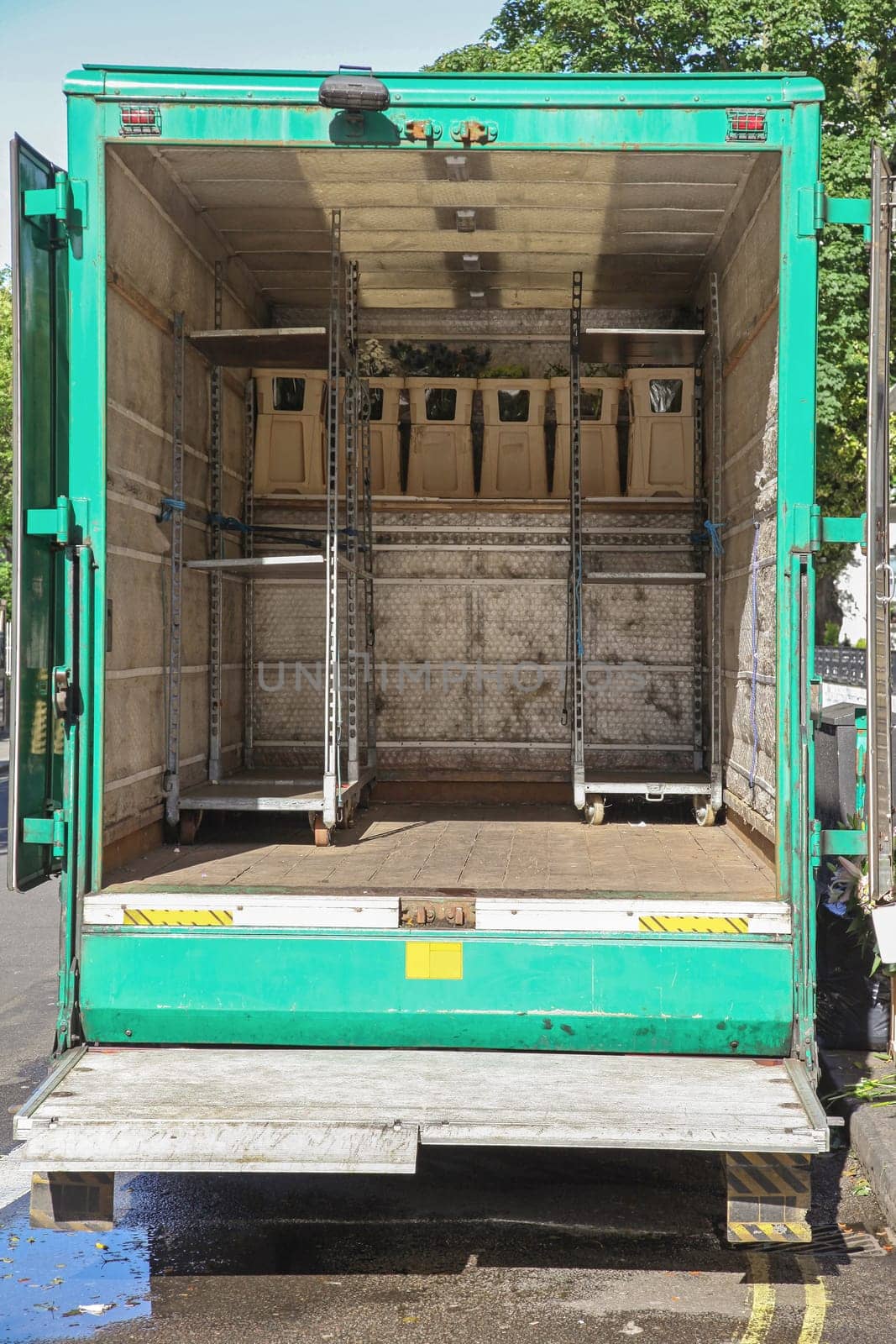 Florist Lorry Truck With Loading Ramp