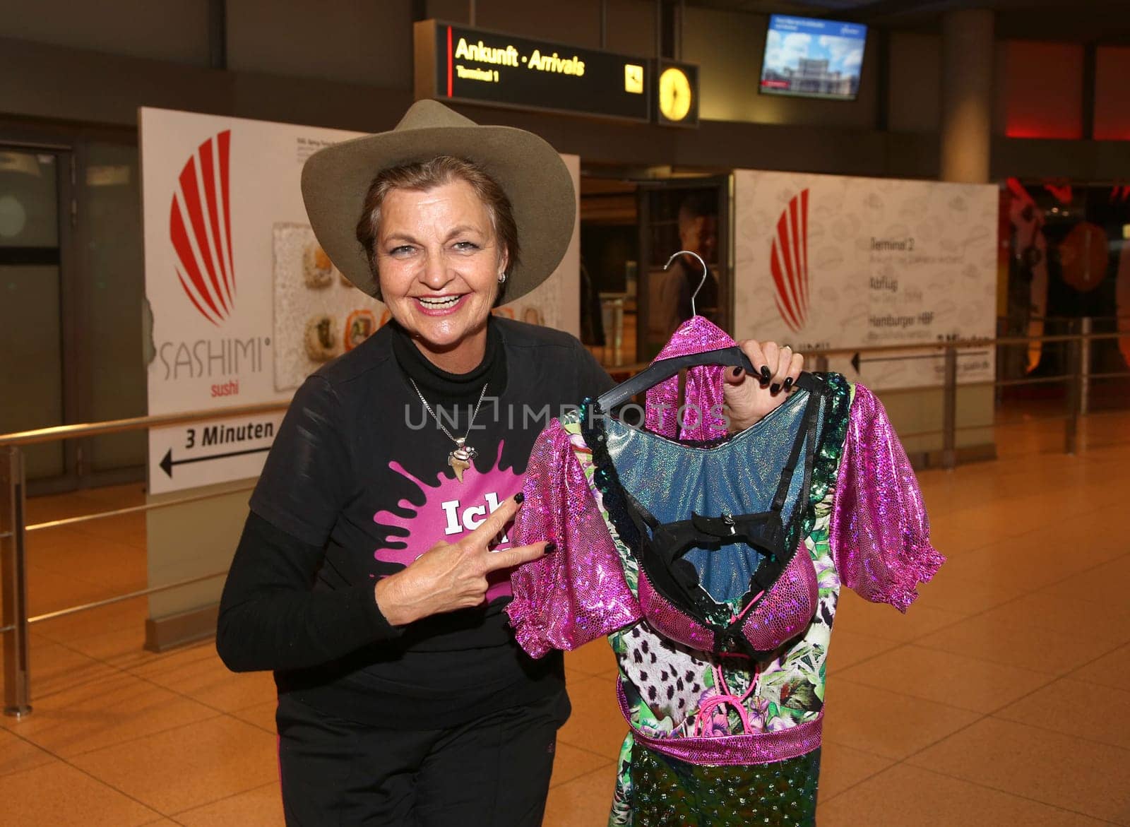 Franziska Menke ,. Arrival of the jungle camper from Australia at Terminal 1 Hamburg,31.01.2017