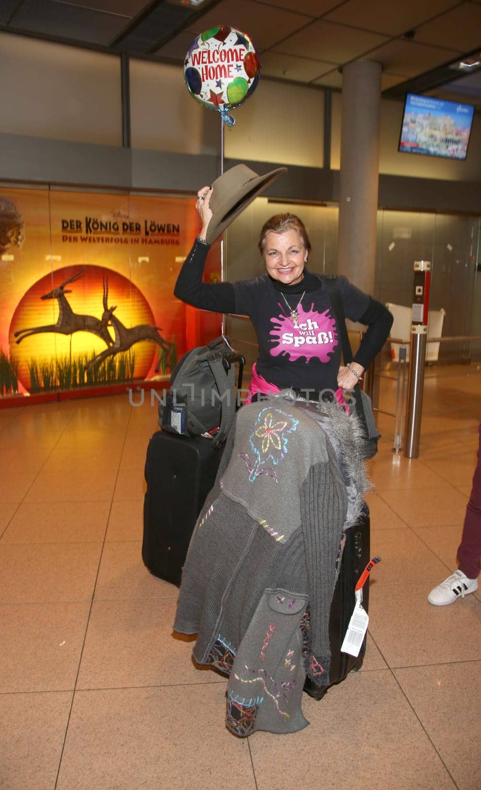 Franziska Menke ,. Arrival of the jungle camper from Australia at Terminal 1 Hamburg,31.01.2017