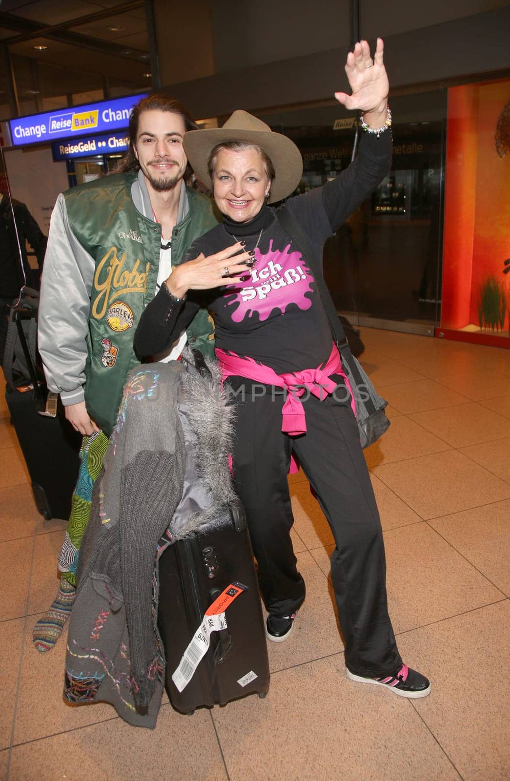 Franziska Menke with musician colleague Mahoney,. Arrival of the jungle camper from Australia at Terminal 1 Hamburg,31.01.2017