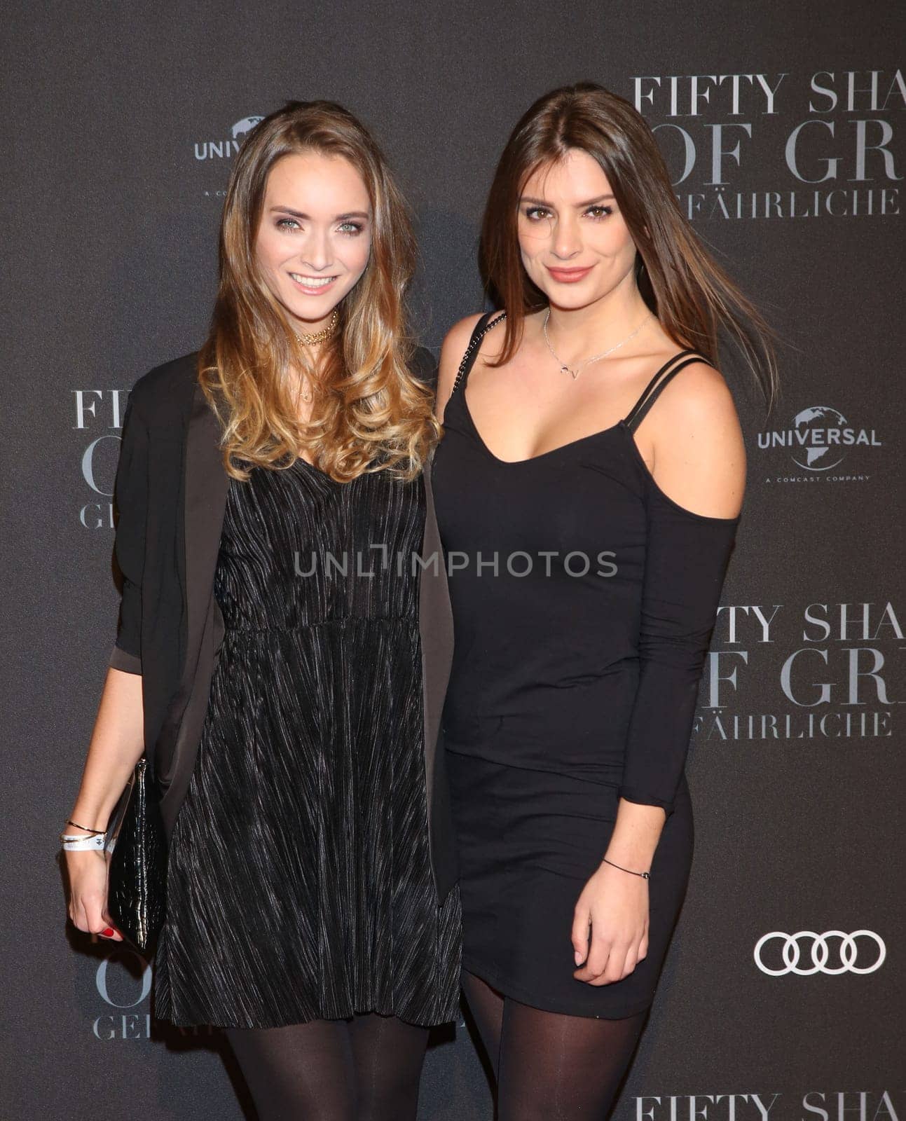 Jil Zeletzki und  Lisa Doehl (Influencer), .Europapremiere von FIFTY SHADES OF GREY -   Cinemaxx Hamburg