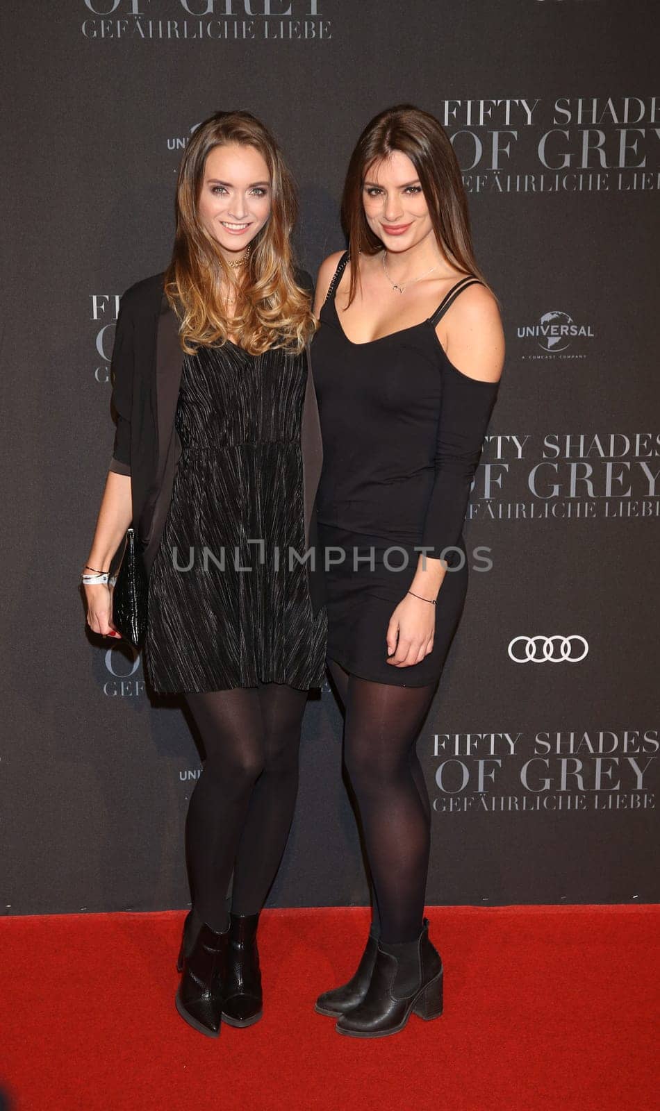 Jil Zeletzki und  Lisa Doehl (Influencer), .Europapremiere von FIFTY SHADES OF GREY -   Cinemaxx Hamburg