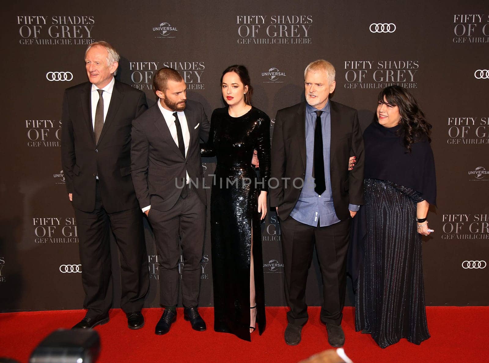Paul Steinschulte ,Dakota Johnson , Jamie Dornan ,James Foley (Regisseur) und E L James (Romanautorin und Produzentin) ,.Europapremiere von FIFTY SHADES OF GREY -   Cinemaxx Hamburg