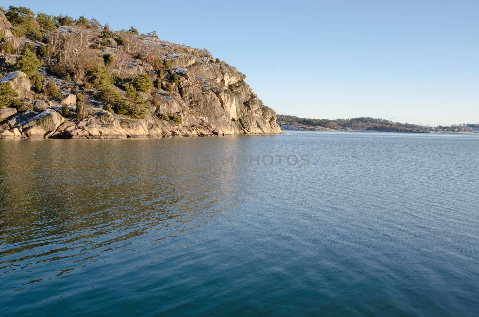 swedsih westcoast the rock outside Skapesund betwen two islands