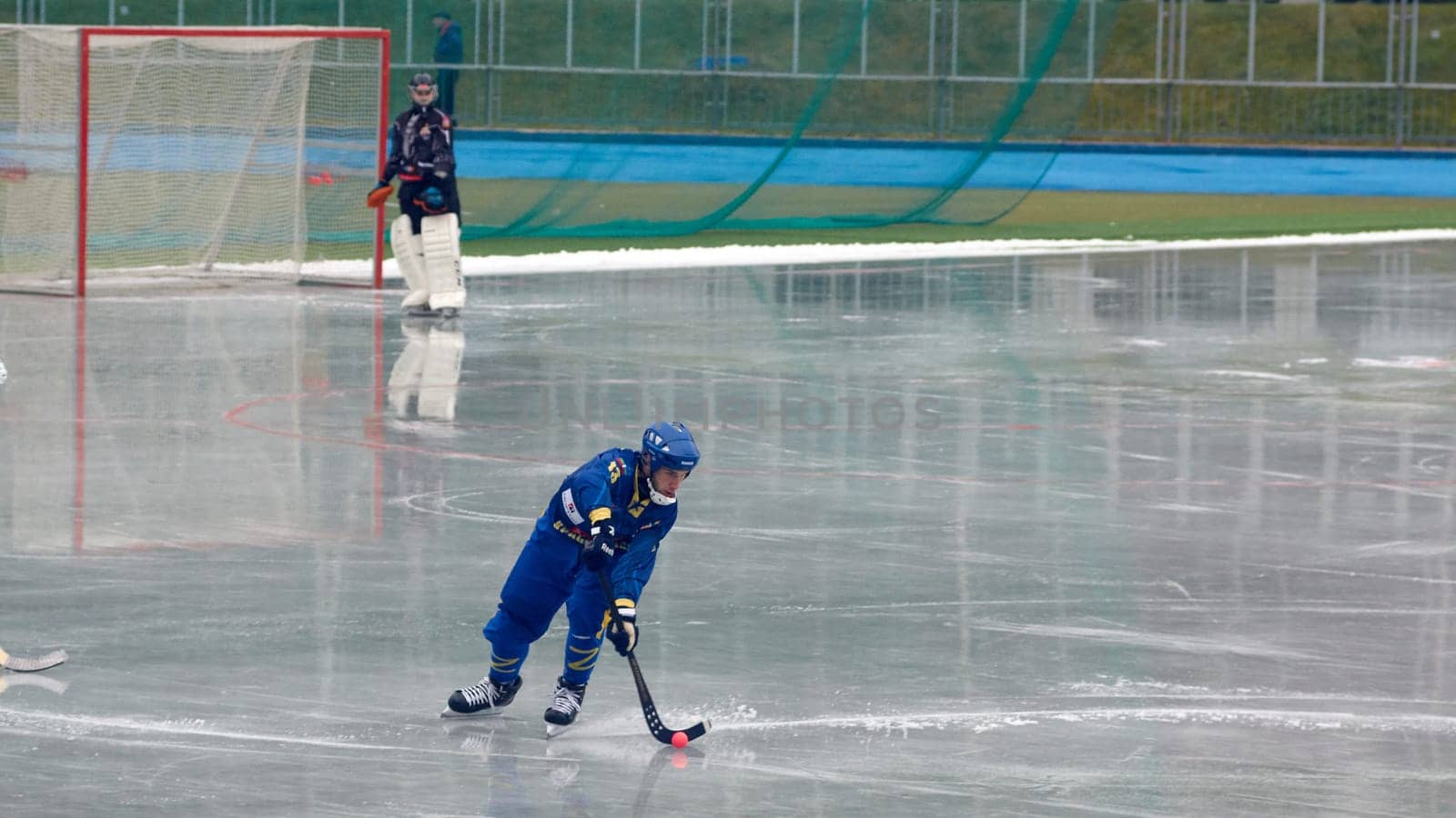 The game of hockey. Training games.