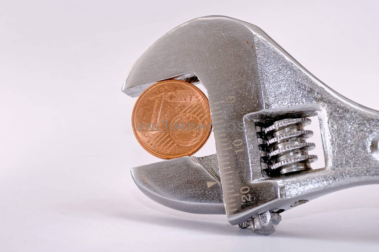 Euro in pliers