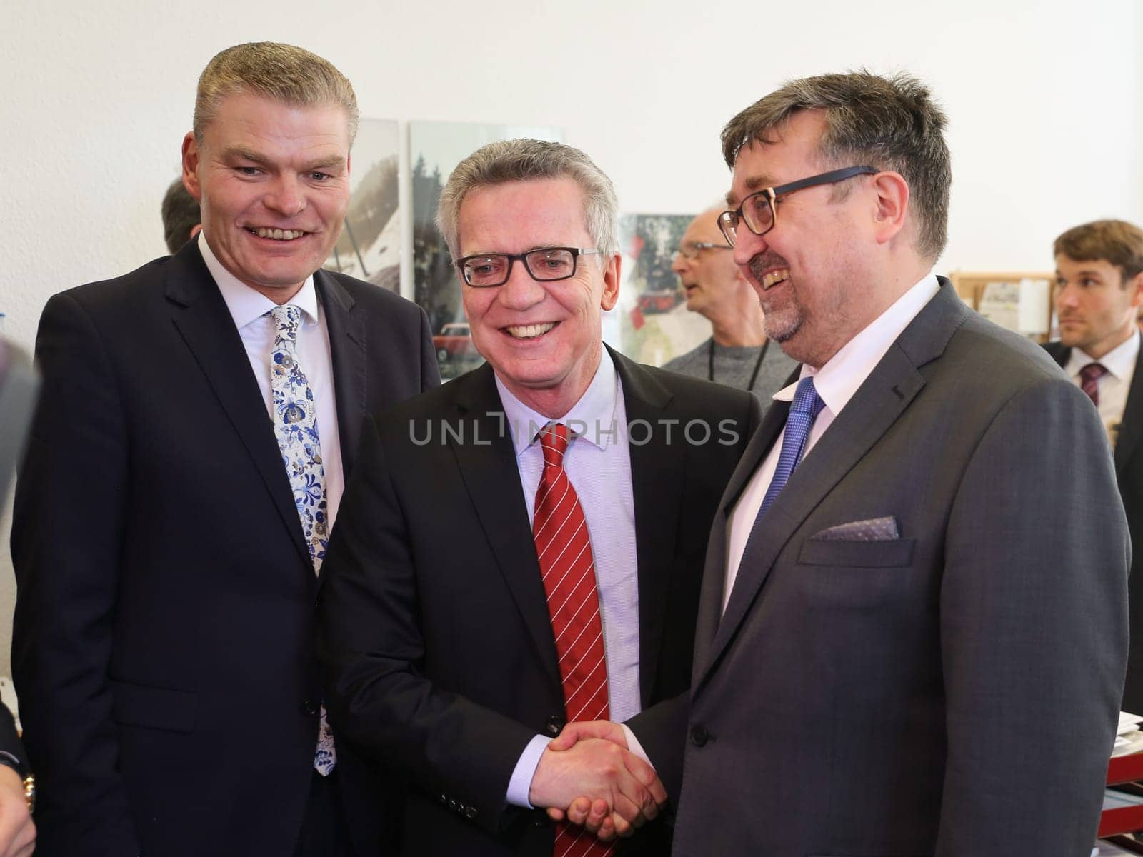 Holger Stahlknecht and Federal Minister of the Interior Thomas de Maizière (CDU) visit the Competence Center Return of the Magdeburg City Mission 21.2.17