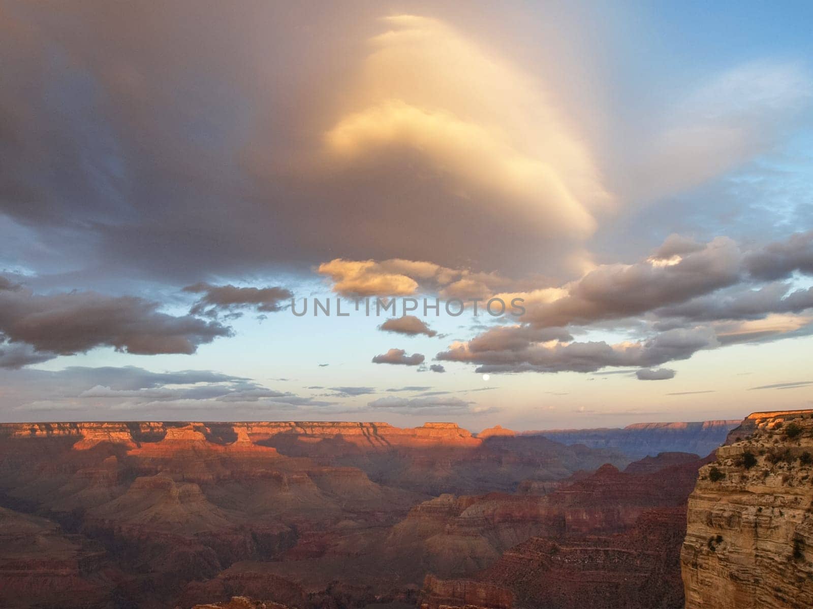 The Grand Canyon. Views of the canyon, the landscape and nature.