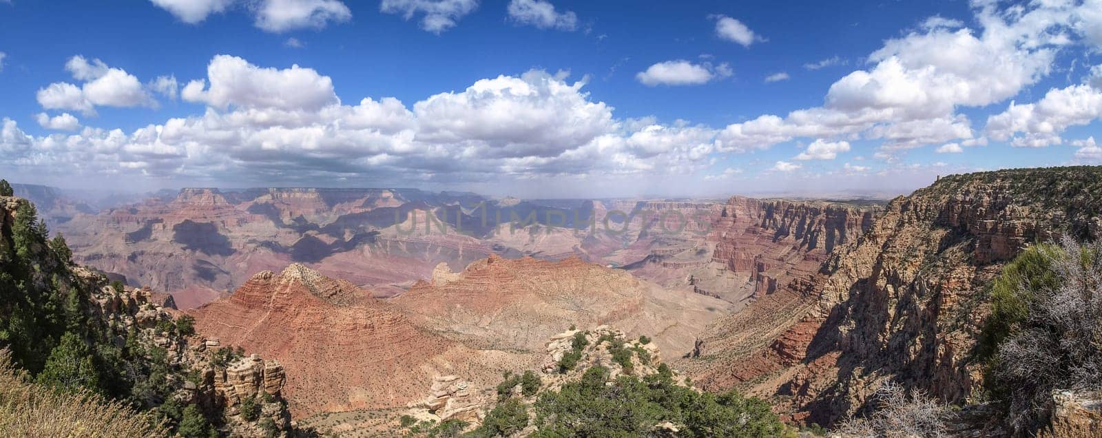 The Grand Canyon. Views of the canyon, the landscape and nature.