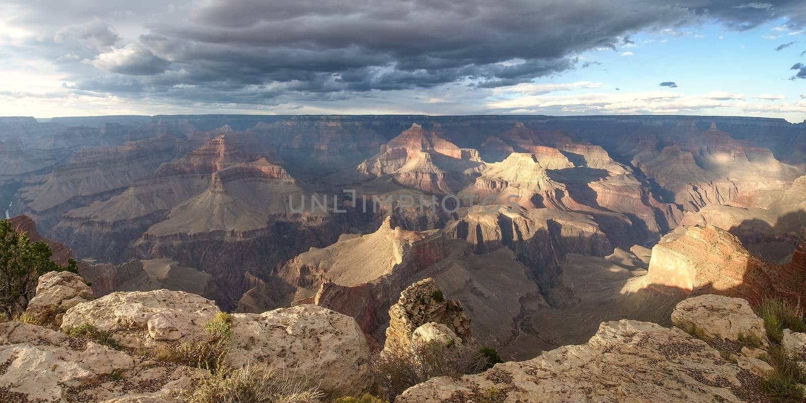 The Grand Canyon. Views of the canyon, the landscape and nature.