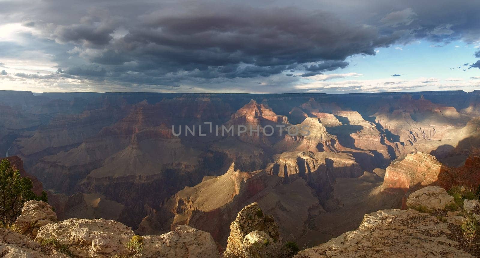 The Grand Canyon. Views of the canyon, the landscape and nature.