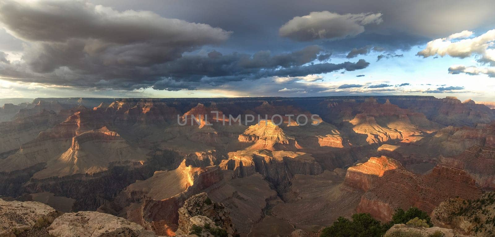 The Grand Canyon. Views of the canyon, the landscape and nature.