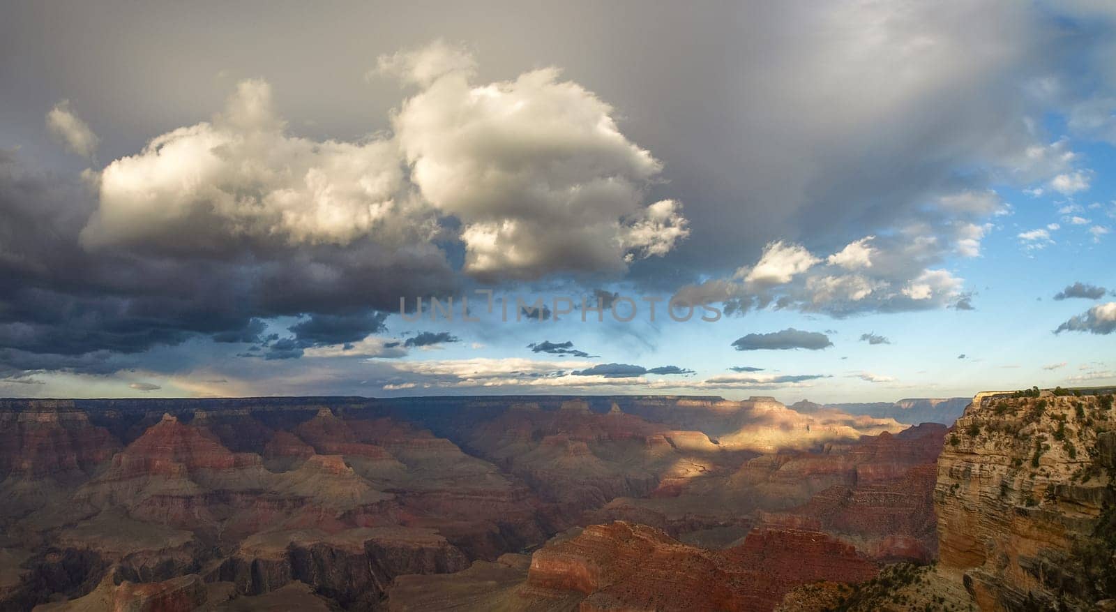 The Grand Canyon. Views of the canyon, the landscape and nature.