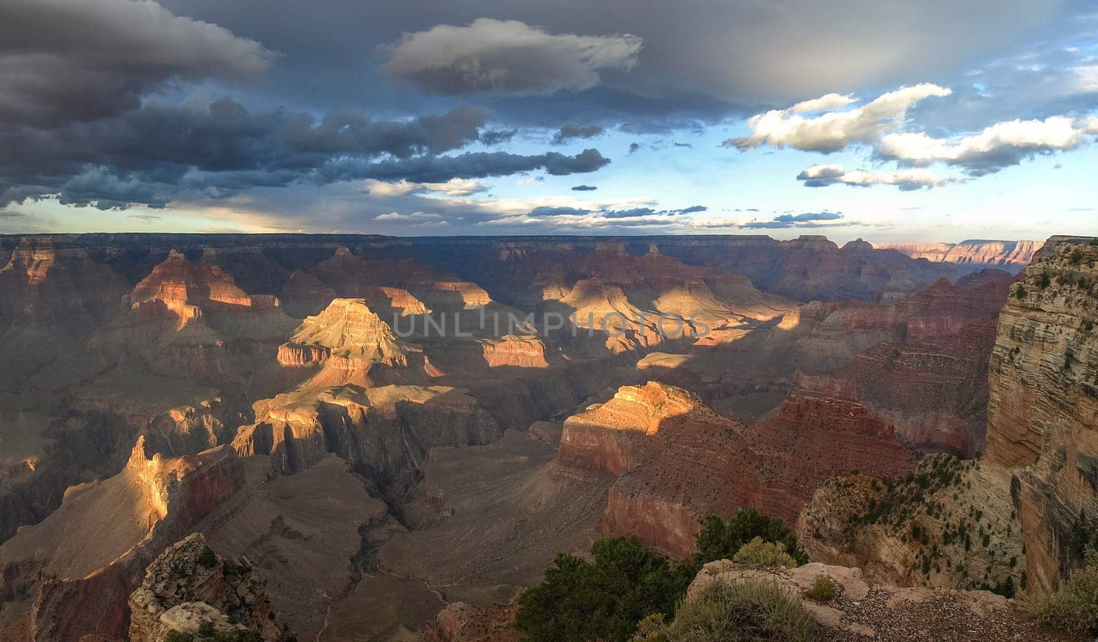 The Grand Canyon. Views of the canyon, the landscape and nature.