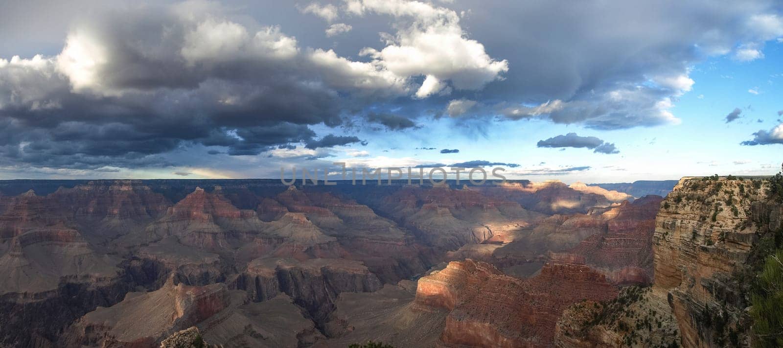 The Grand Canyon. Views of the canyon, the landscape and nature.