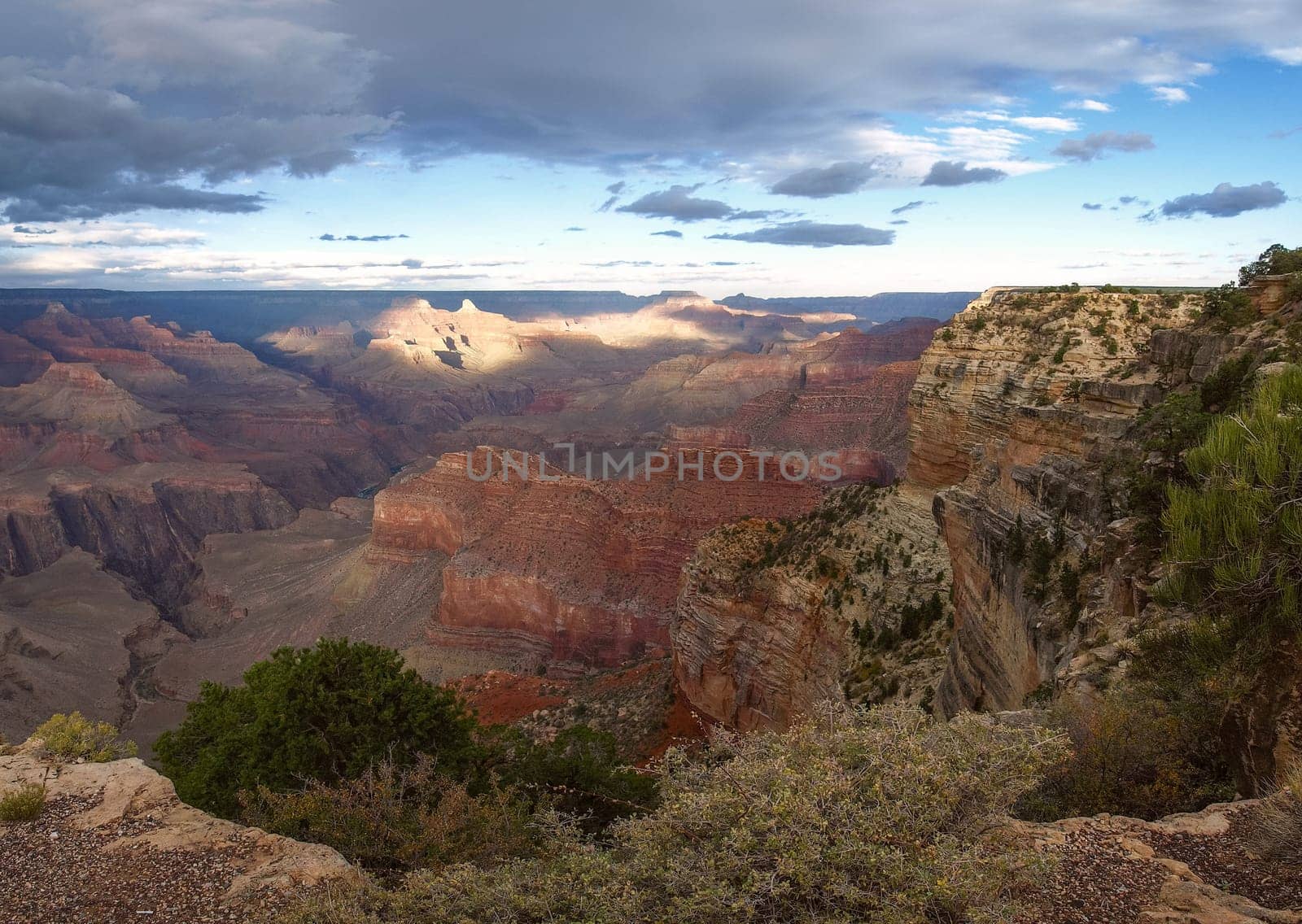 The Grand Canyon. Views of the canyon, the landscape and nature.