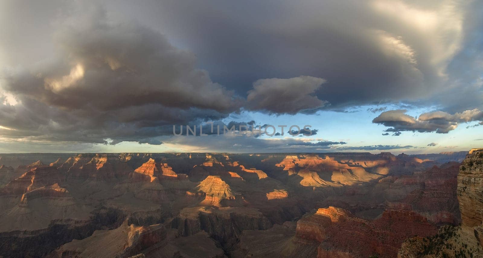 The Grand Canyon. Views of the canyon, the landscape and nature.
