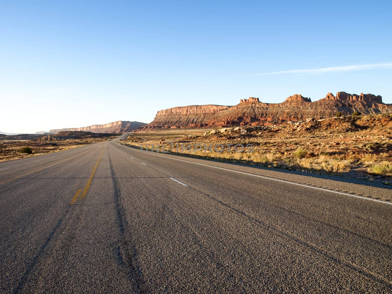 Nature National Park, Utah. The landscape and rocks. Roads and propinki Park, Utah.