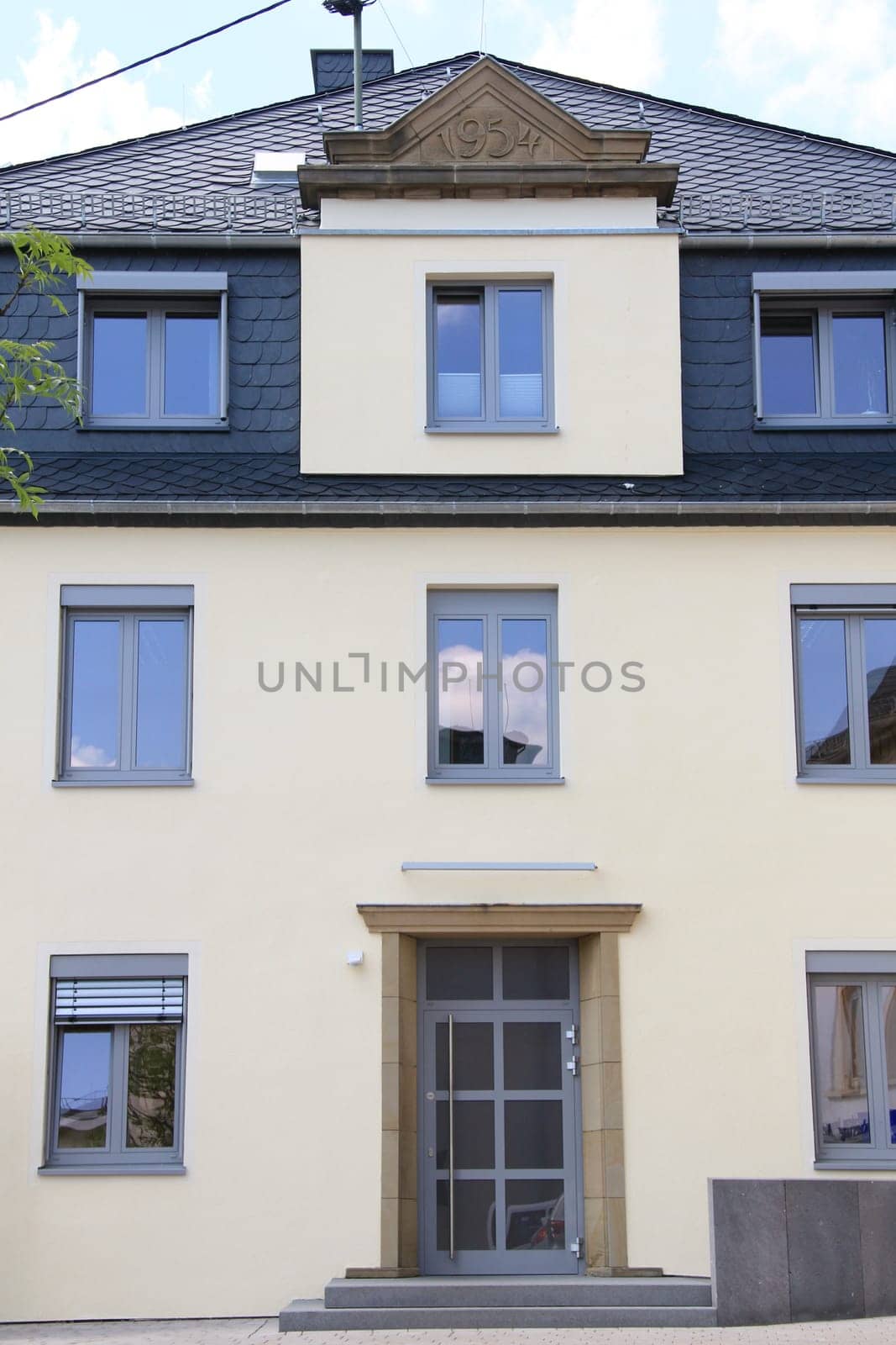 A house façade with gray windows,and year.