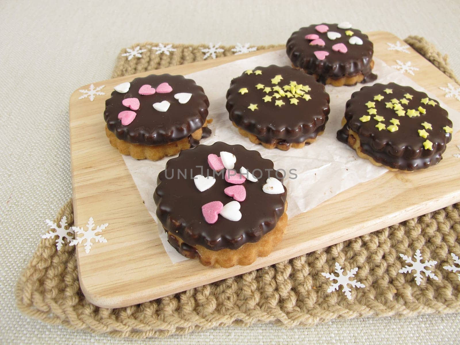 Filled double biscuits with chocolate