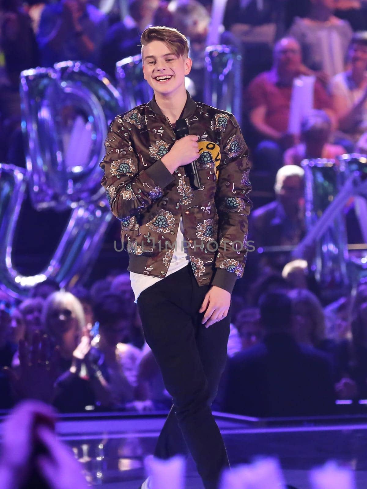Singer Vincent Gross in the ARD TV show Schlager Countdown in Oldenburg on 25.03.2017