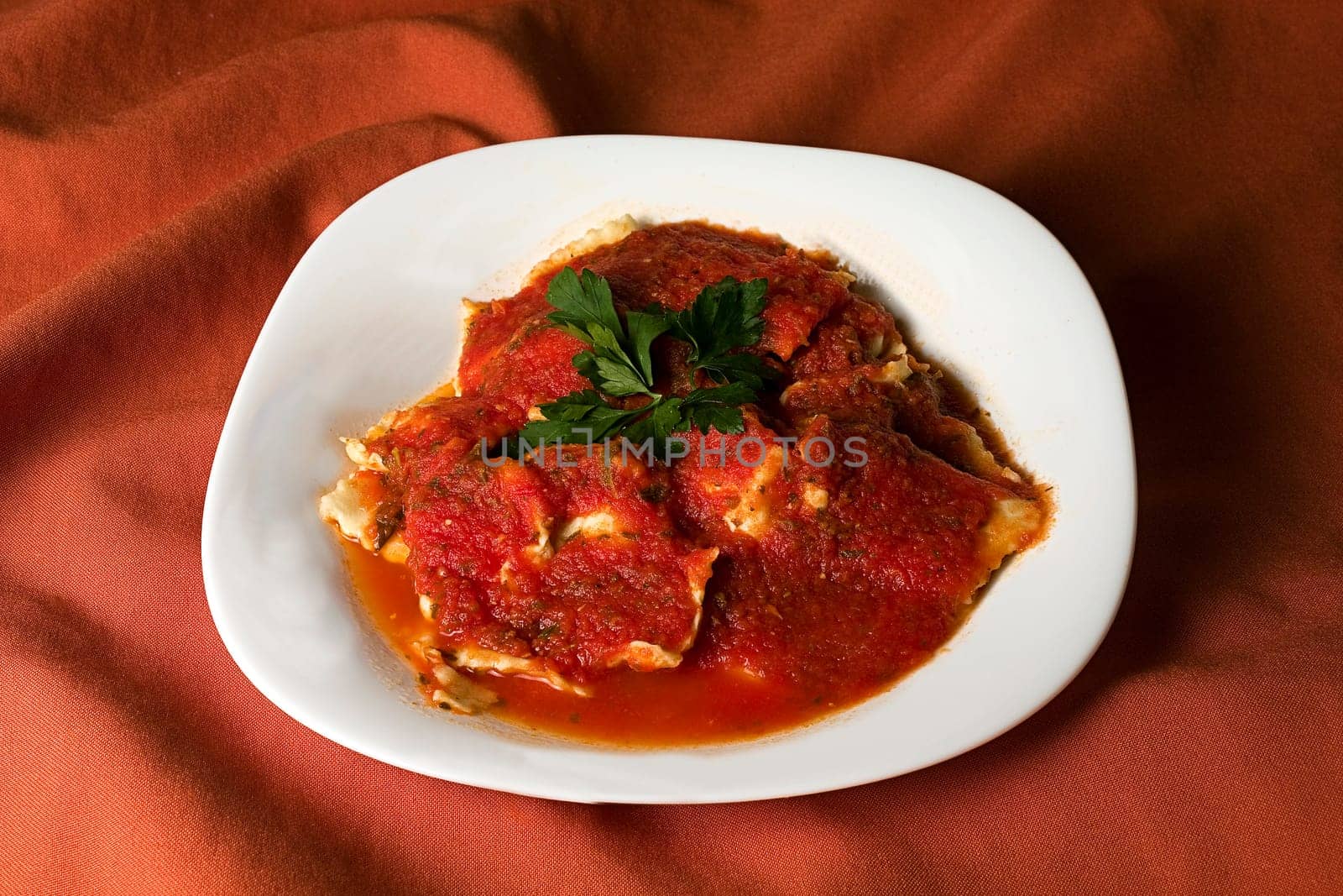 ravioli cheese  pasta tomato sauce parsley