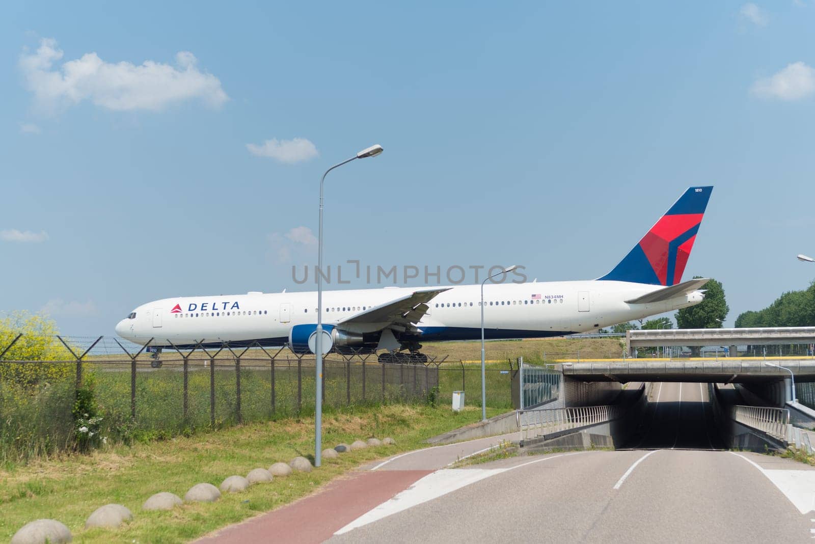 SCHIPHOL, NETHERLANDS - JUNE 4, 2016: Delta airlines plane taxiing to the runway on schiphol airport