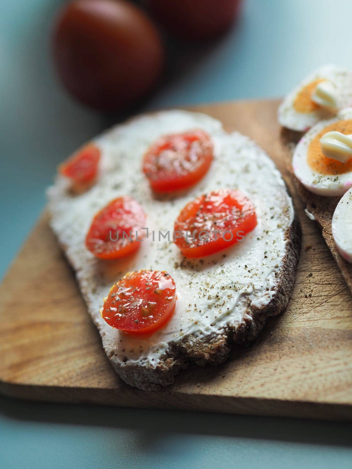 Whole grain bread with tasty cheese and eggs