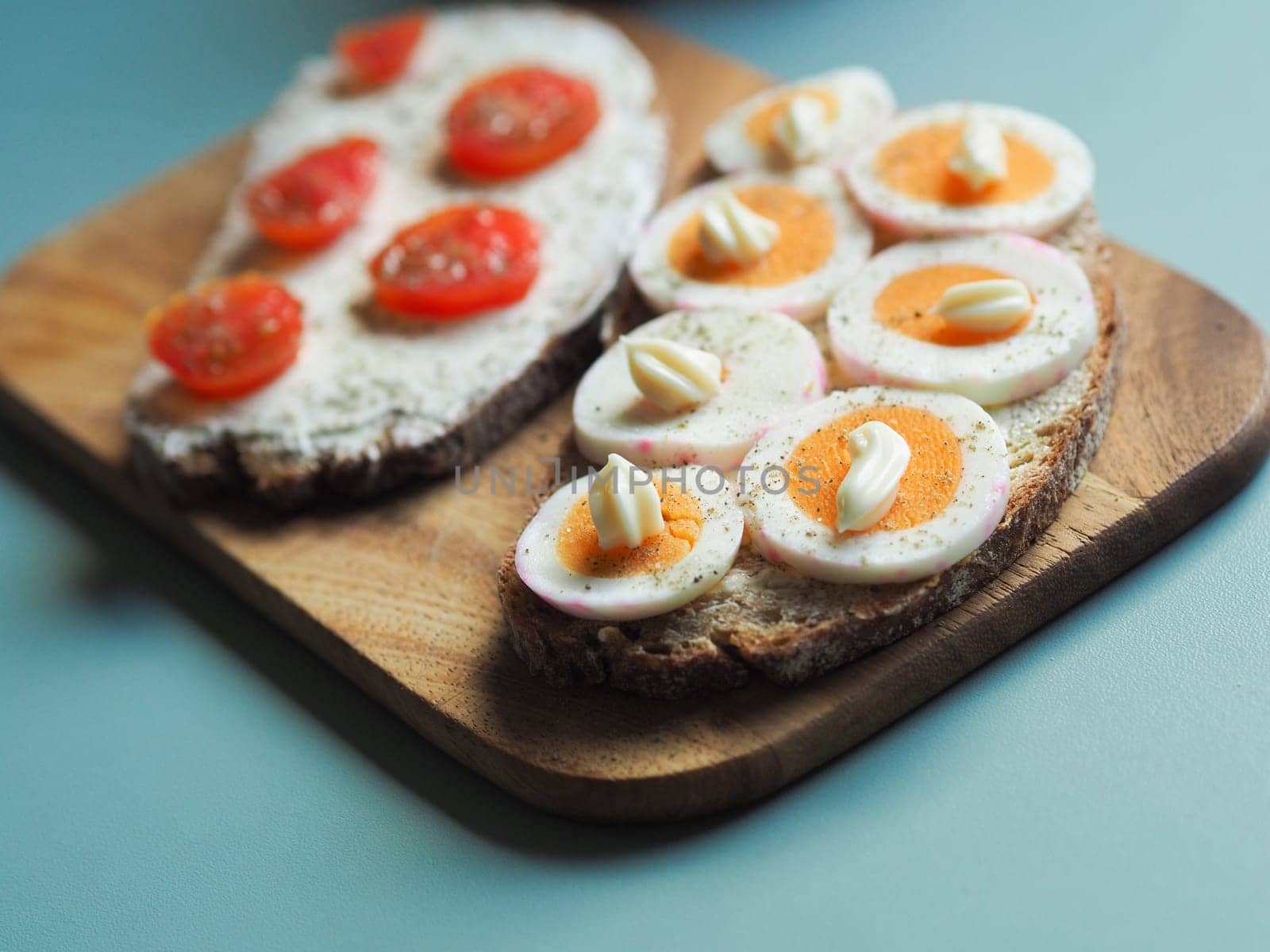 Whole grain bread with tasty cheese and eggs