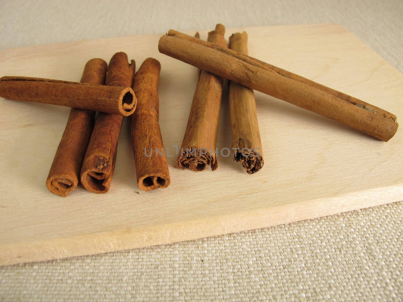 Cinnamon sticks of Ceylon cinnamon and cassiazimt