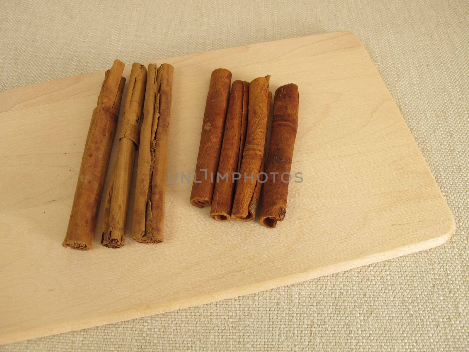 Cinnamon sticks of Ceylon cinnamon and cassiazimt