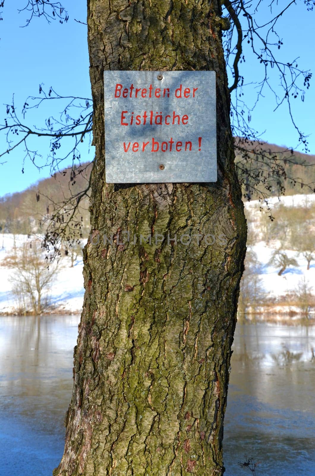 Entering the ice rink prohibited