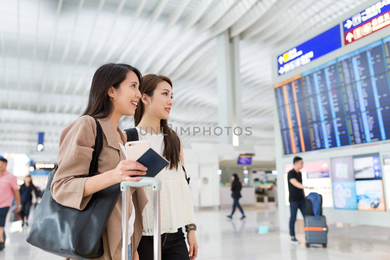 Friends go travel together