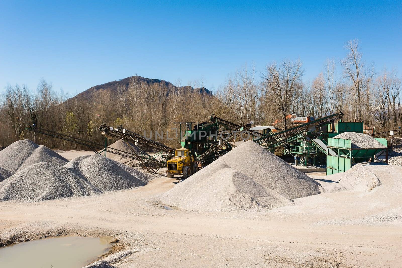 Extraction gravel. Machinery distribution and classification by size gravel. Conveyors for transporting gravel.Gravel quarry. Construction industry.