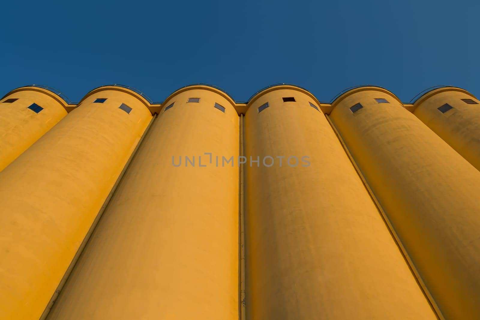 Tower silos facility for grain storage
