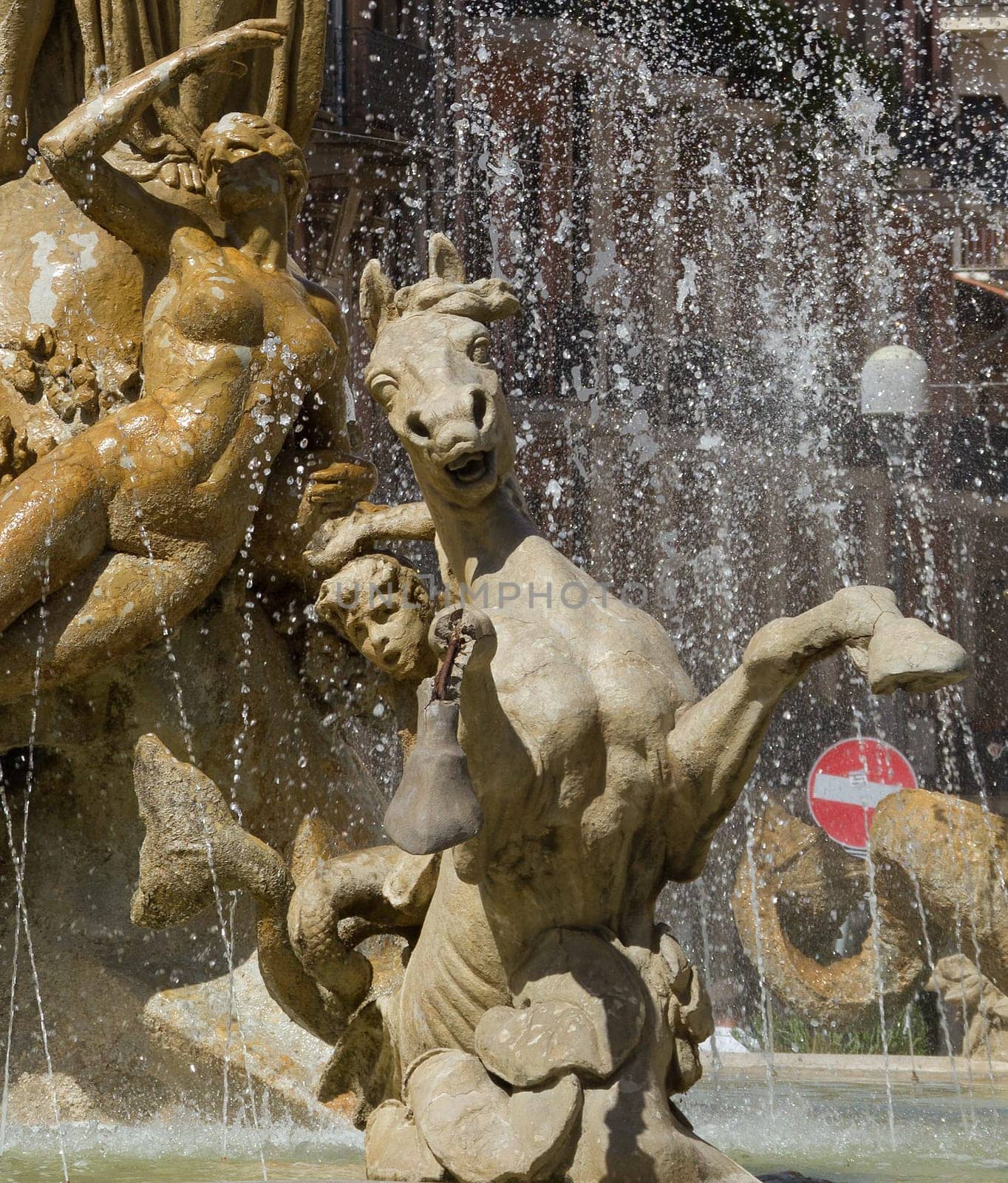 Piazza Archimede Square, Fontana d'Artemide fountain (Fontana di Diana) in Ortigia, Syracuse, Sicily, Italy (detail)