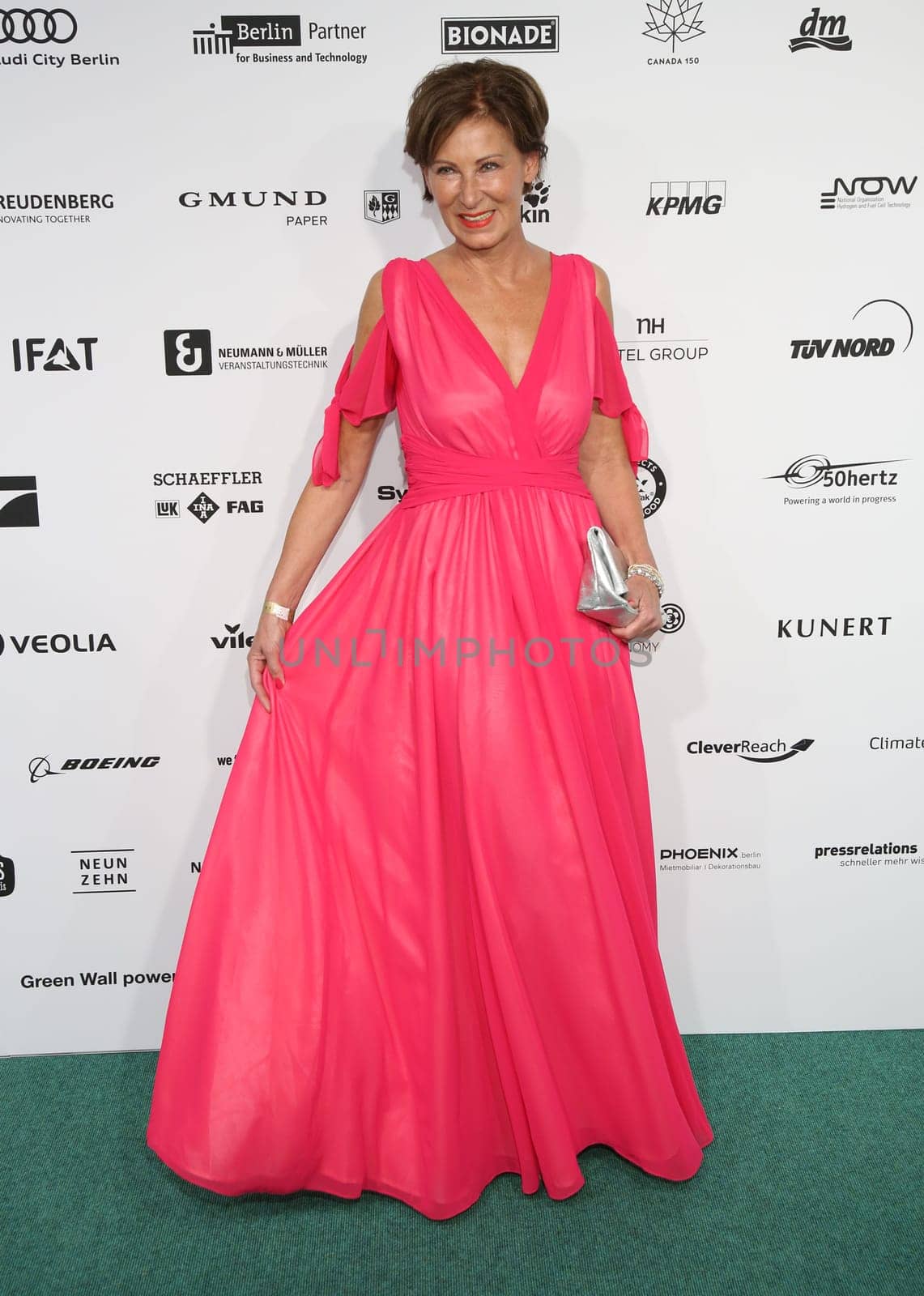 Designerin Eva Lutz auf dem Green Carpet vom Greetec Award in Berlin