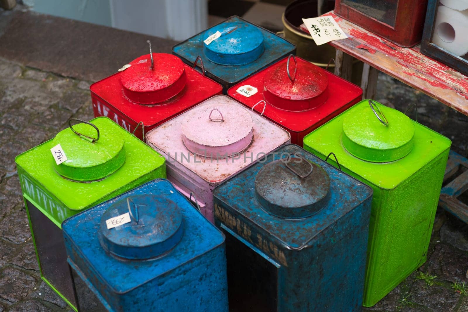 multiple color metal cans for sale can be used for decoration