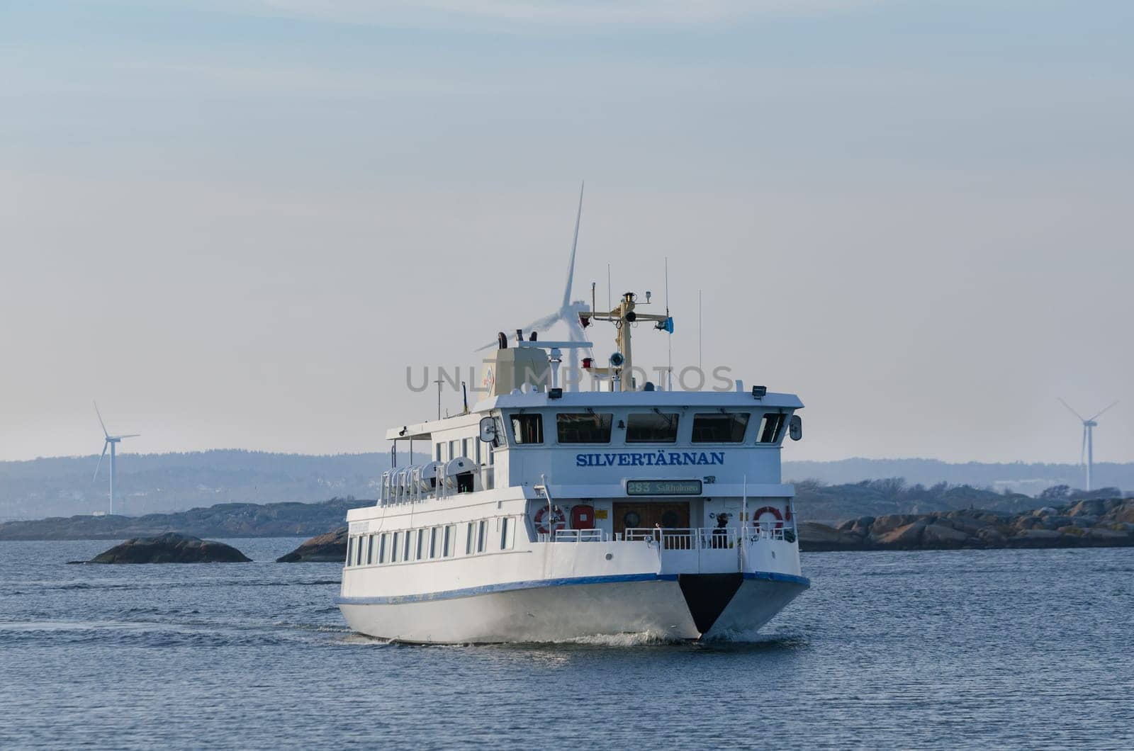 one boat with passanger in Gothenburg coming from the island to the city