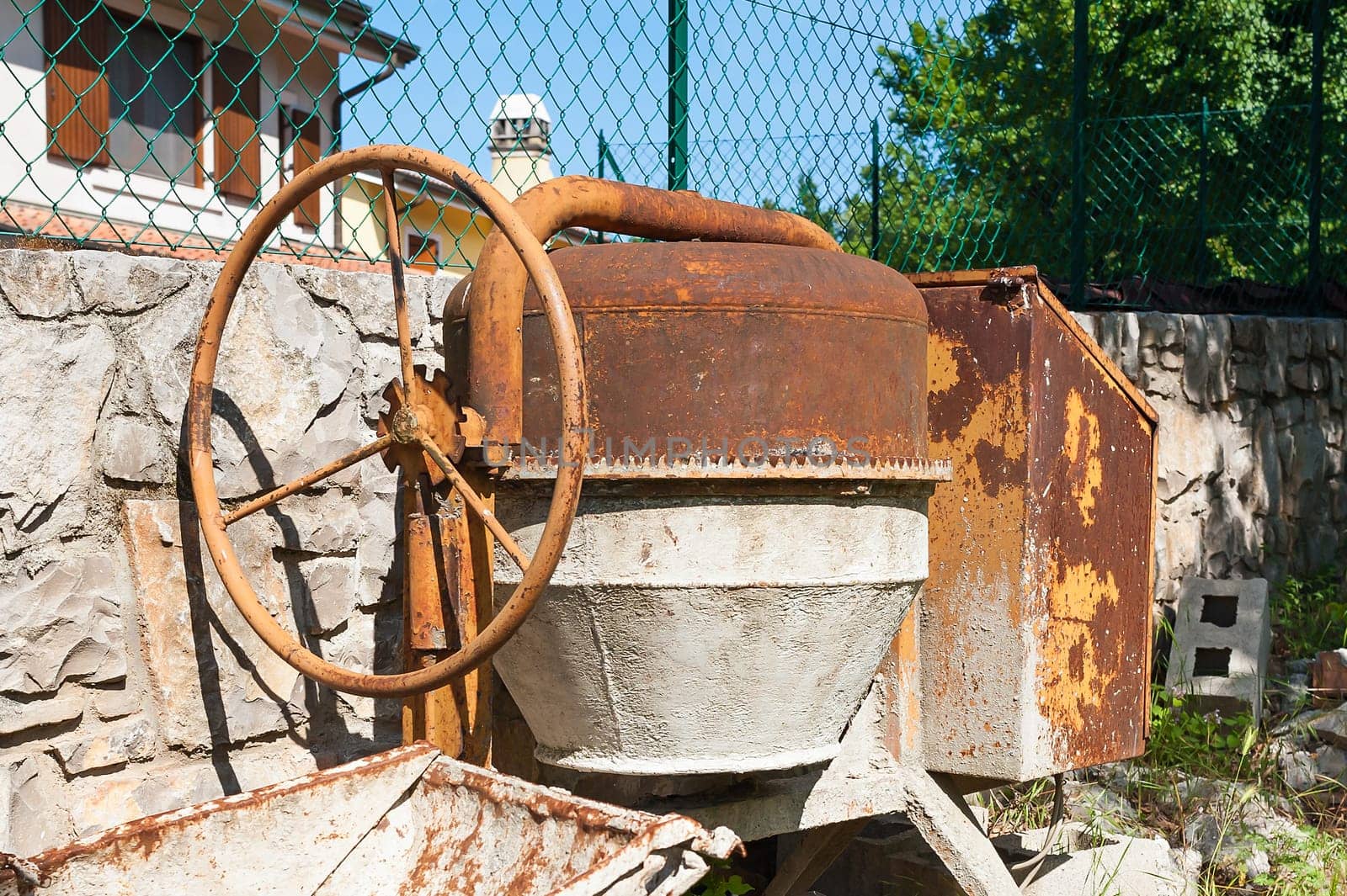 On-site and portable concrete mixers.