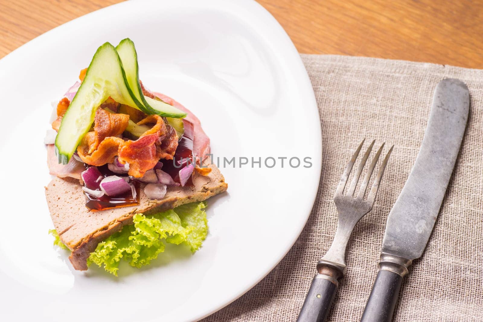 Danish specialties and national dishes, high-quality open sandwich.The very famous piece of butterbread called Veterinarian's midnight snack consisting of liverpostej, Jelly and salty beef meat