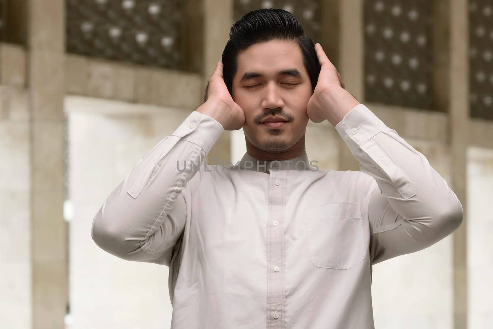 Portrait of asian muslim man praying in the mosque
