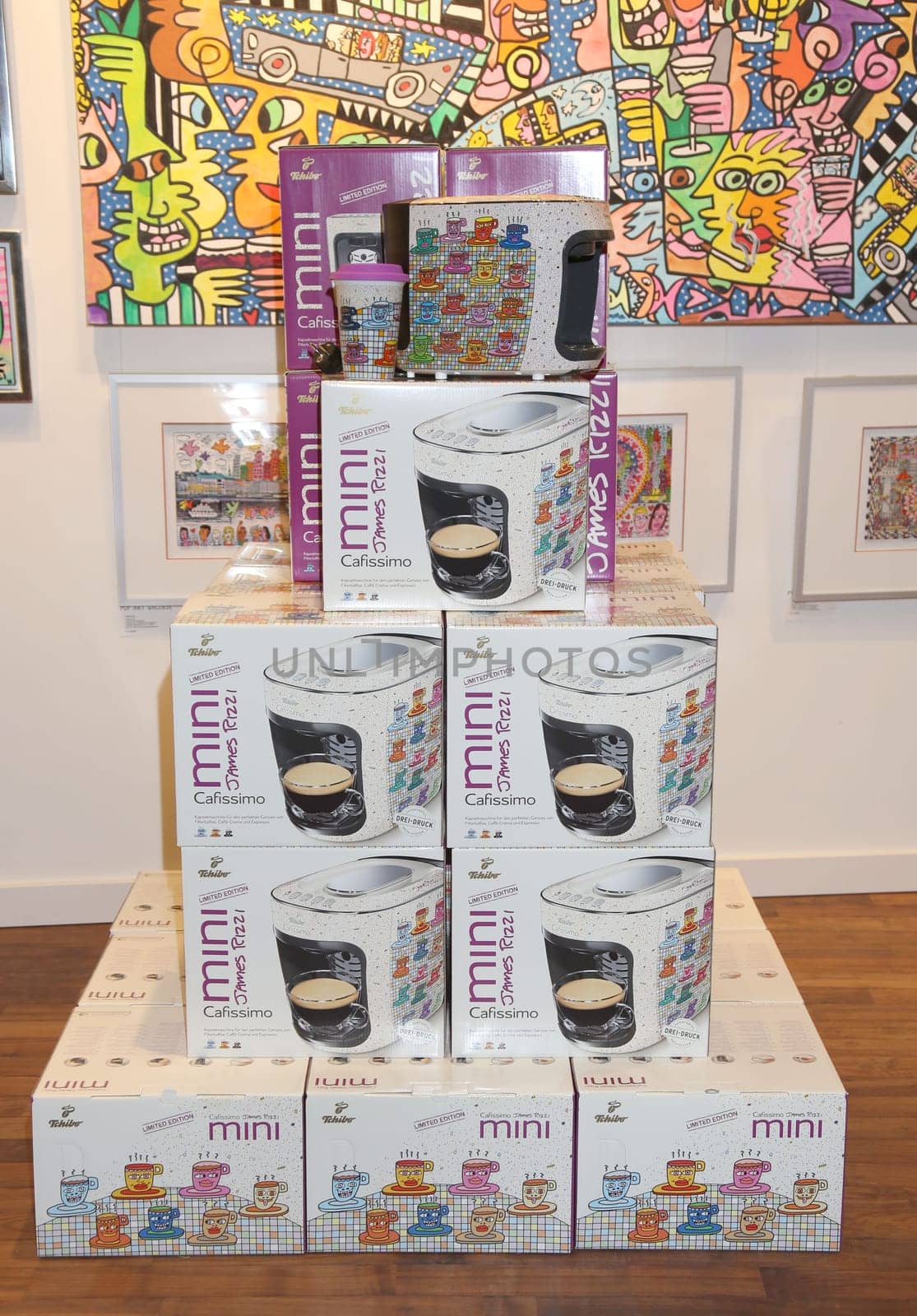 PopArt designs coffee traeume ! . Cafissimo Mini in design James Rizzi officially presented at Galerie Walentowski ,Europapassage Launch event JAMES RIZZI Cafissimo MINI - Limited Edition by Tchibo" in Hamburg."