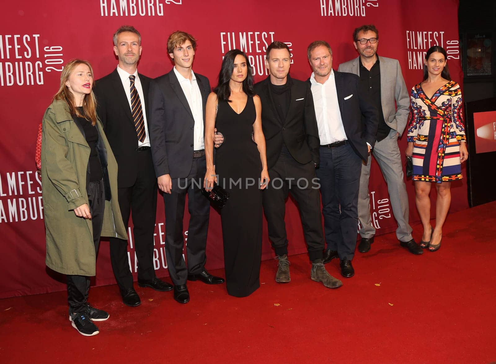 Jennifer Connelly und Ewan McGregor mit Filmcrew  bei der Filmfesteroeffnung in Hamburg