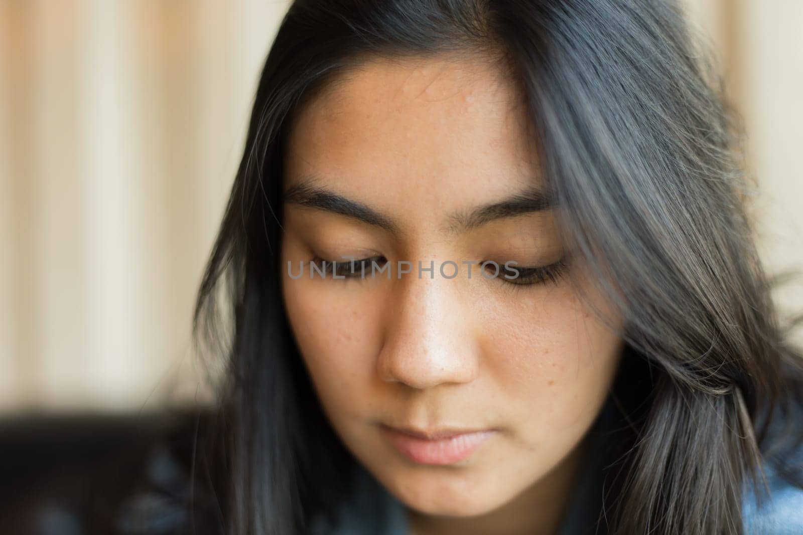 Beautiful young Asian woman in the cafe