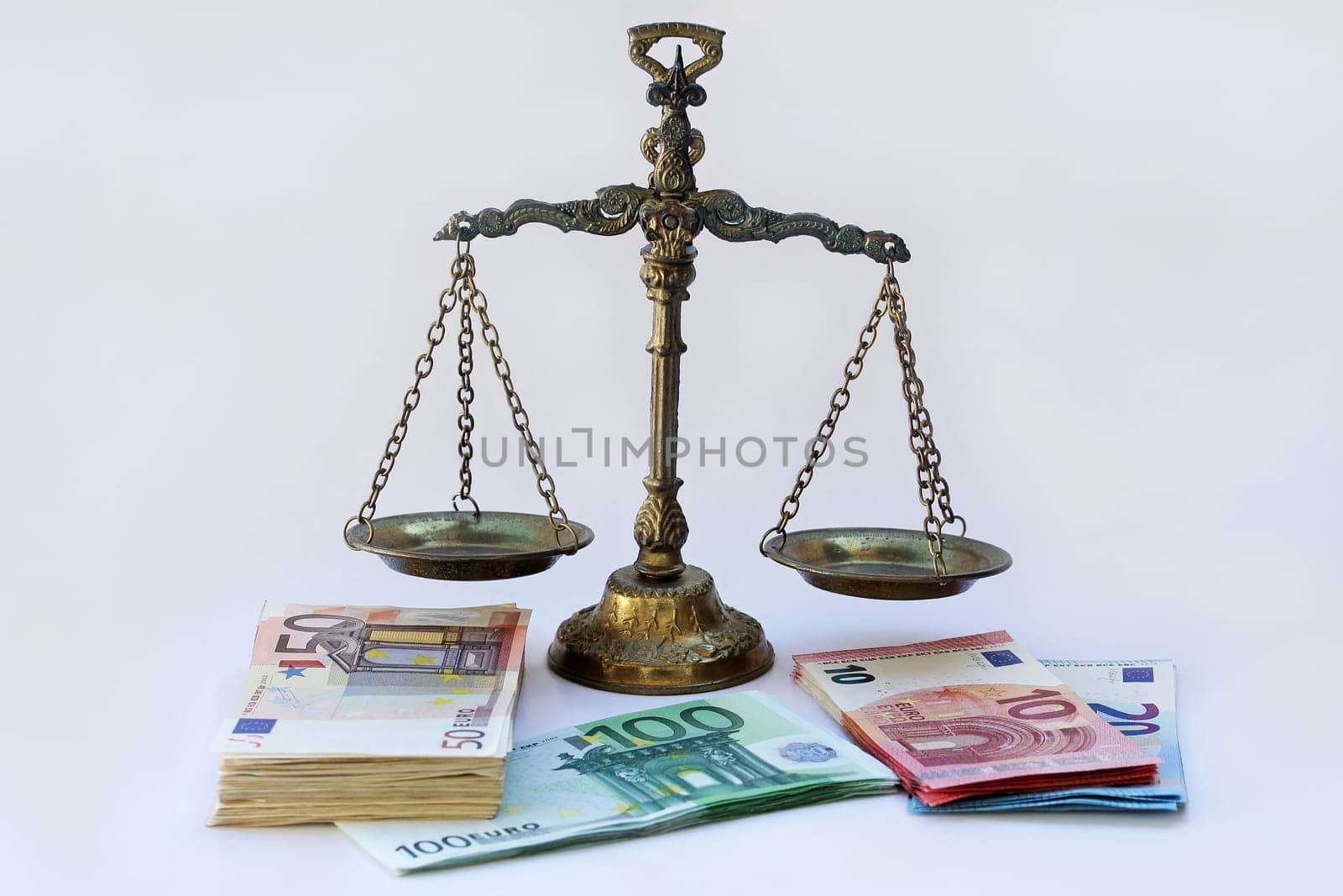 Euro notes in front of a scale. How secure is the euro?