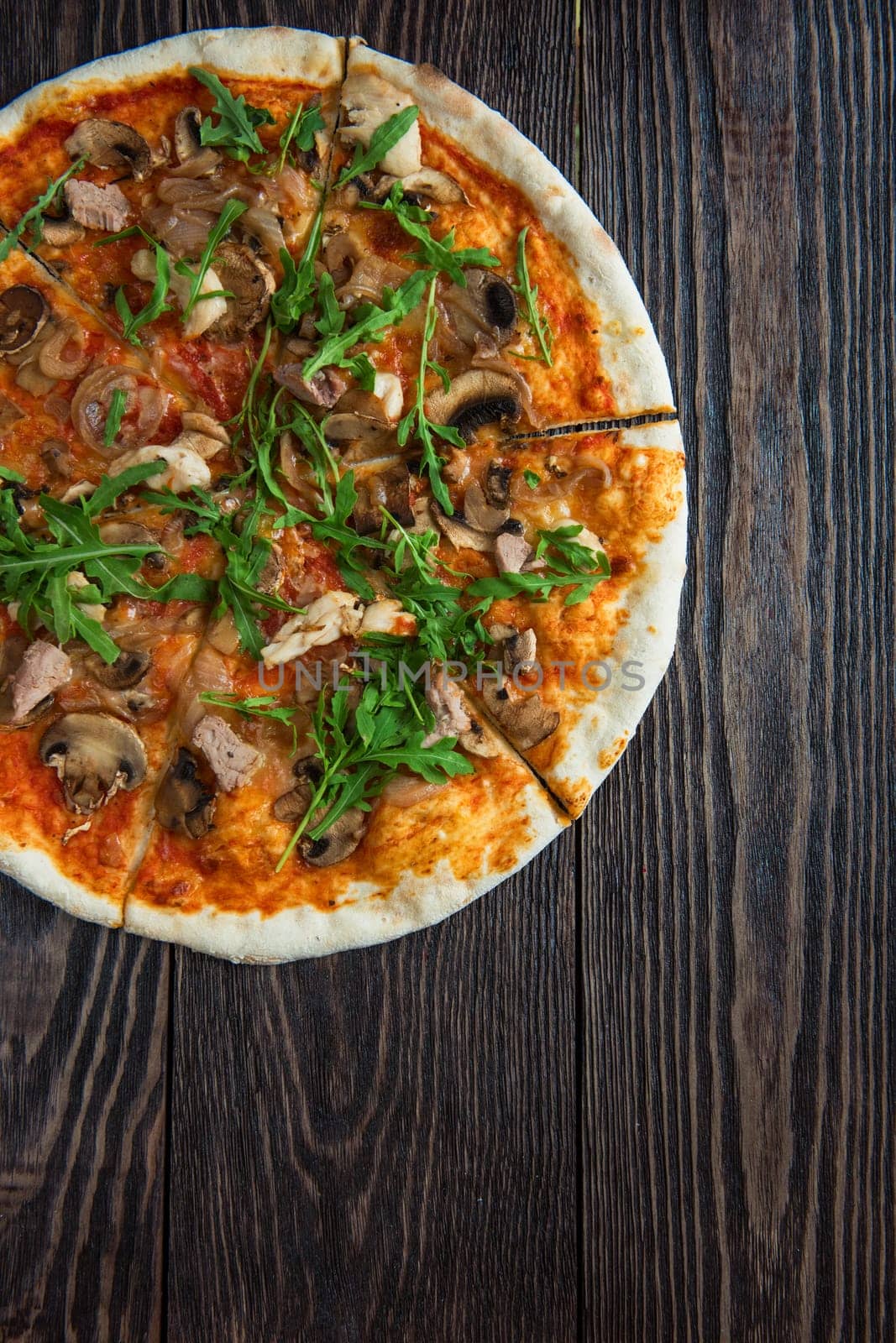 Pizza with chicken mushrooms and rukkola