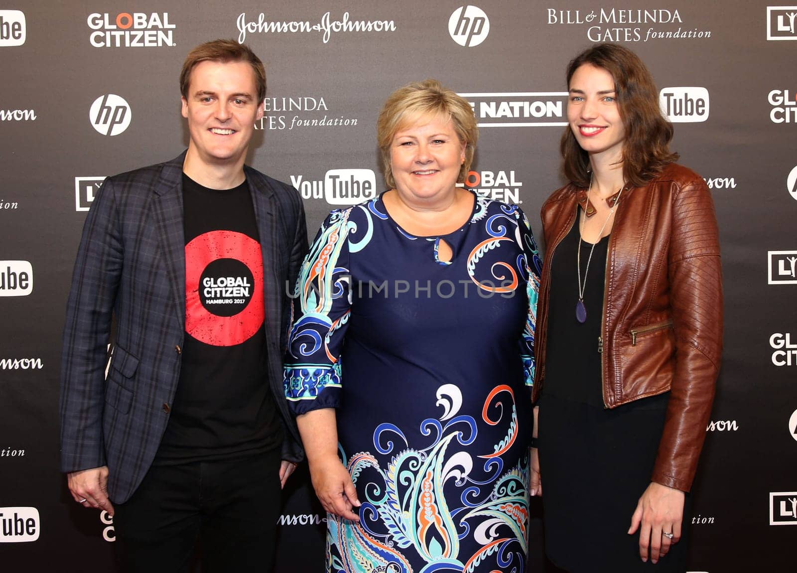 Hugh Evans, Erna Solberg (Norwegische Premierministerin) und Tanyella Evans,  beim  Global Citizen Festival in der Barclaycard Arena, Hamburg, 06.07.2017.