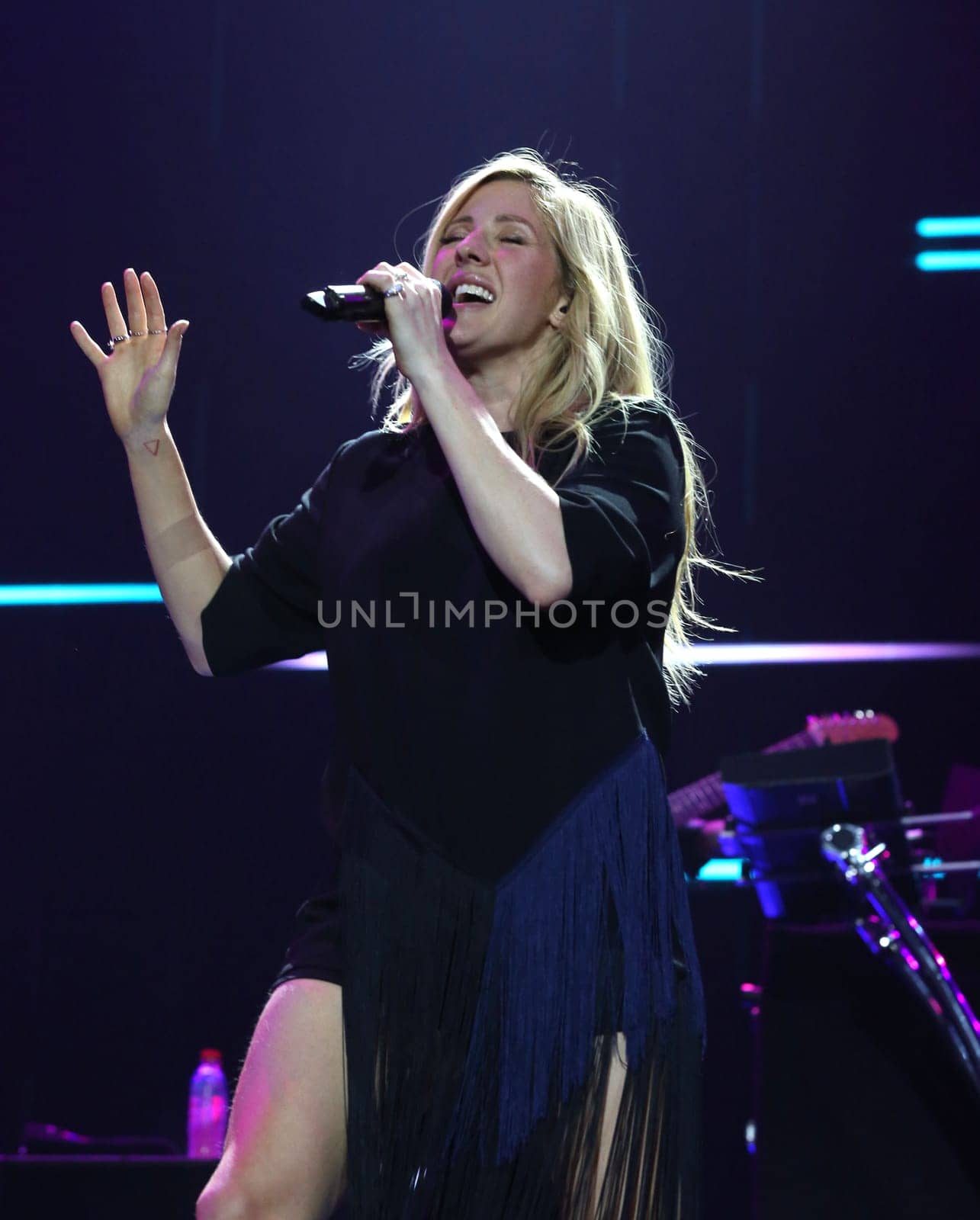 Ellie Goulding life beim  Global Citzen Festival 2017  in Hamburg -Barclacard Arena